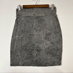 A-Line Stretchy Pencil Skirt Made in Hawaii Petite Black and White Geometric